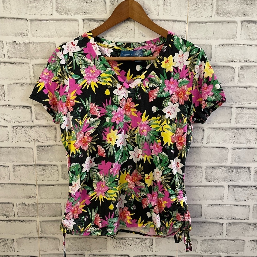 Women’s Caribbean Joe vibrant colored tropical print short sleeve t-shirt Medium